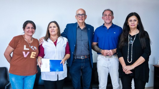 El Ministerio de Educación continúa con la entrega de aportes para establecimientos de toda la provincia