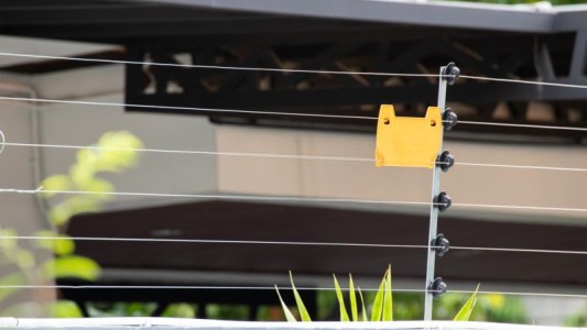 Cada vez más rosarinos optan por poner cercos electrificados en sus casas