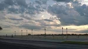 Domingo con probabilidad de lluvia en la ciudad