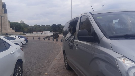 Rosario: Le robaron 1 millón de pesos frente el Monumento a la Bandera