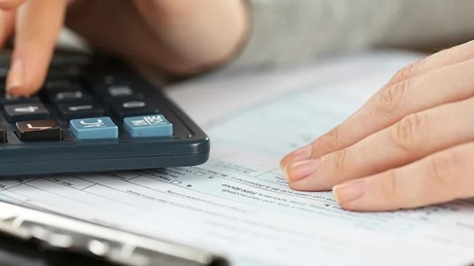 Actualizan el piso de Ganancias y no se pagará con salarios de hasta $500 mil