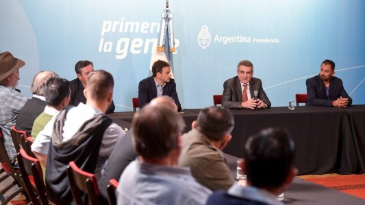 Agustín Rossi se reunió en la Casa Rosada con más de 70 presidentas y presidentes comunales de Santa Fe