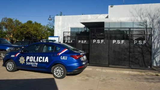 Arrojaron una bomba molotov frente a una comisaría de Empalme Graneros