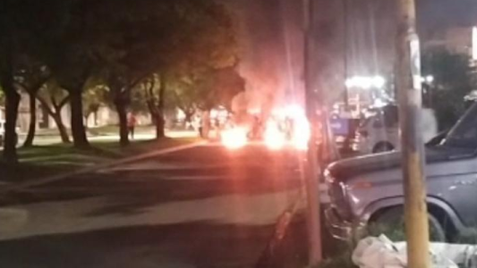 Los vecinos de barrio Transporte cortaron Aristóbulo del Valle exigiendo seguridad