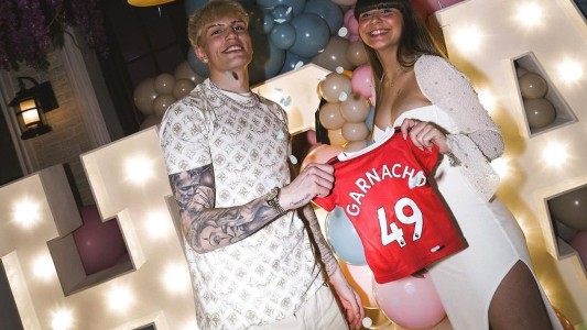 Garnacho y Eva, su pareja, anunciaron la llegada de su primer hijo