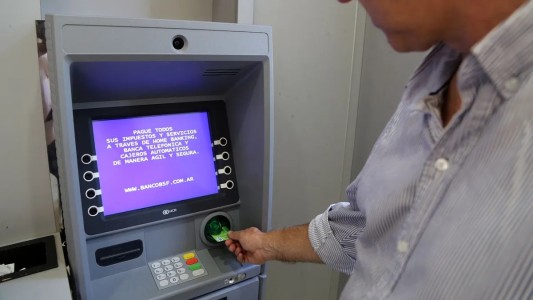 Inflación y billetes: los bancos se vieron obligados a duplicar la reposición de cajeros automáticos
