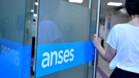 Jubilados y pensionados cobran la ultima cuota del bono de $15.000