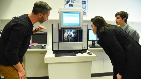 Santa Fe invierte en equipo para investigación en Salud y Farmacéutica