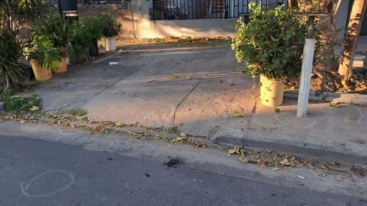 Salió a comprar al kiosco y lo acribillaron de nueve balazos en Rosario