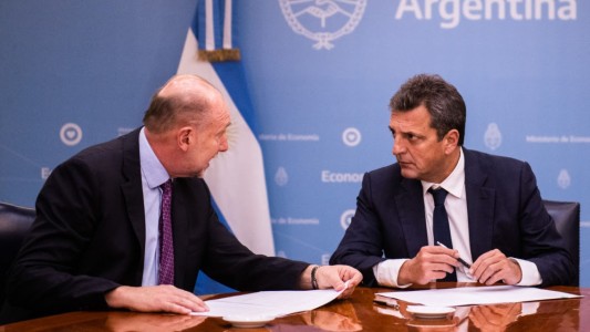 Omar Perotti mantuvo una reunión de trabajo con el ministro de Economía de la Nación, Sergio Massa