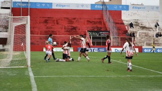 Fútbol femenino: Unión goleó a Chacarita y sigue arriba