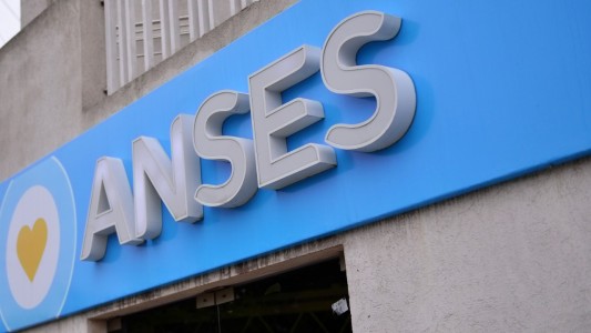 ANSES paga desde el martes jubilaciones, bono de $15.000 y AUH