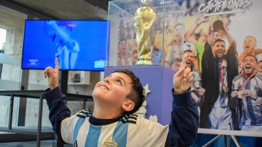 La visita de la Copa del Mundo a Santa Fe es un éxito
