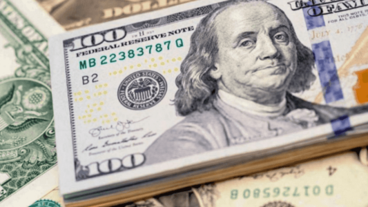 El dólar blue cruzó la barrera de los $470 y tocó su mayor valor en una semana