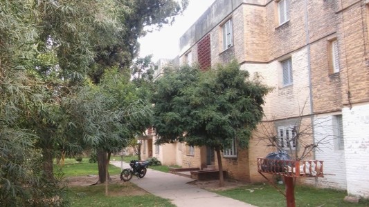 Reclamo de los vecinos de Las Flores I por el mal estado de las edificaciones: "No se puede vivir más así"