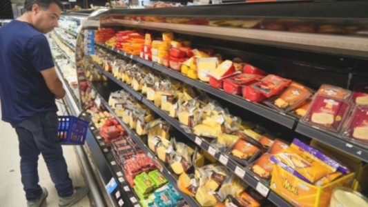 Los aumentos en alimentación de abril proyectan casi 200% anual, según la UBA