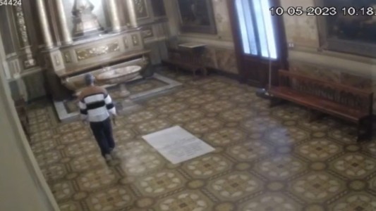 Video: así fue el robo de la corona de la virgen en la Catedral de Córdoba