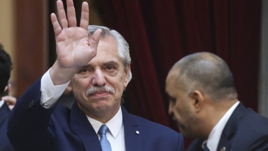 Entre lágrimas, Alberto dijo que no irá por la reelección para enfocarse "en los problemas"