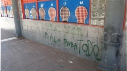 Aparecieron pintadas en los domicilios