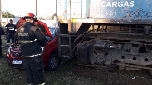 Un tren embistió a un auto en Guadalupe Oeste
