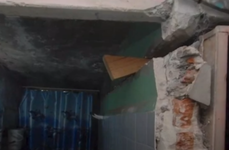 Autoridades se reunieron con vecinos de Las Flores I por el estado de los monoblocks