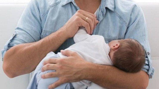 Piden ampliar la licencia por paternidad ante el comienzo del debate de proyectos en el Congreso