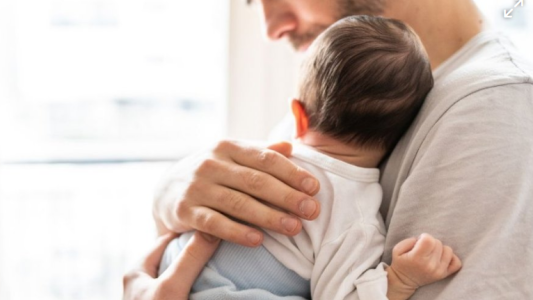 Comenzó el debate por la ampliación de la licencia por paternidad