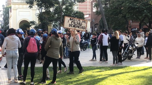 Familiares y amigos de Mónica Aquino se manifiestan frente a Tribunales
