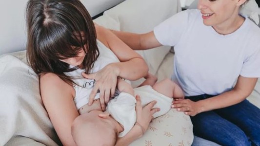"¡Basta de invisibilizarnos!": Puericultoras marchan en demanda de una ley regule la profesión