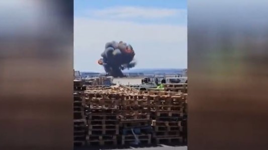 Video: el impactante choque de un avión de la fuerza aérea de España en una exhibición