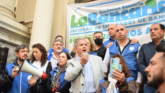 Bancarios siguen sin ponerse de acuerdo en paritarias y el gremio reclama una "urgente respuesta"