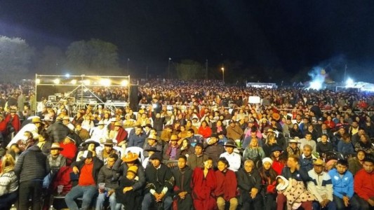 Estaba con licencia psiquiátrica, participó de un festival, la vieron por televisión y la despidieron