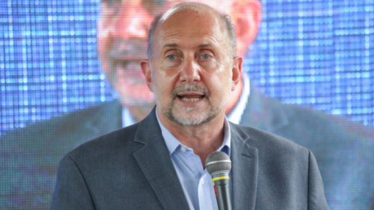 Perotti regresa de su gira por África para encabezar los actos de mañana