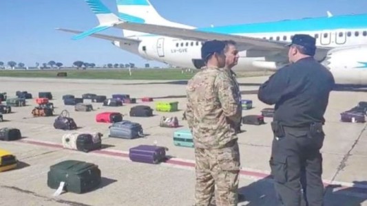 Detuvieron a una azafata de Aerolíneas Argentinas que amenazó con que había una bomba a un vuelo a Miami