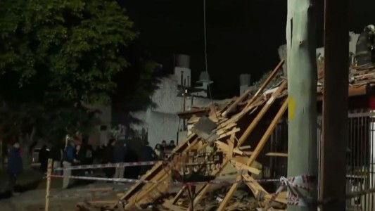 Almirante Brown: explotó una casa por un escape de gas y una persona está en grave estado
