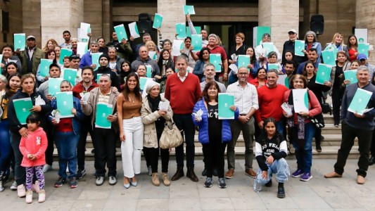 Entregaron escrituras a 150 familias santafesinas