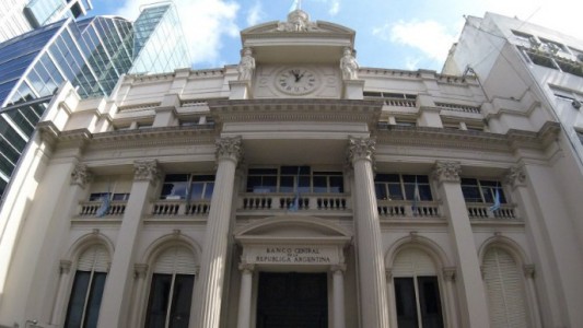 El BCRA aplica nuevas restricciones para el pago de deudas en dólares de las provincias