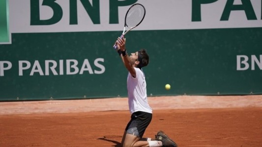 Roland Garros: Tomás Etcheverry eliminó al 16 del mundo y se clasificó a octavos de final