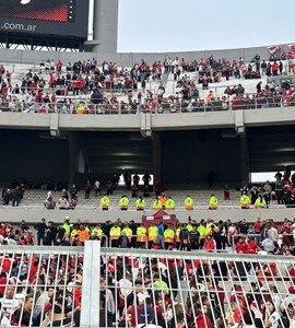 Conmoción por la muerte de un hincha de River que cayó desde tribuna