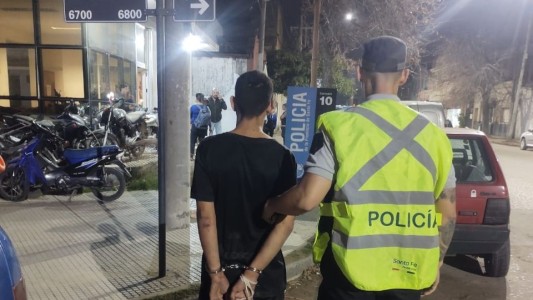 Castelli y Blas Parera: vecinos detuvieron a un adolescente que robó una moto