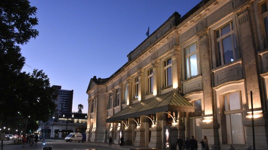 Llega Lucía Maidana a presentar "Aromadas" a la planta alta de la Estación Belgrano