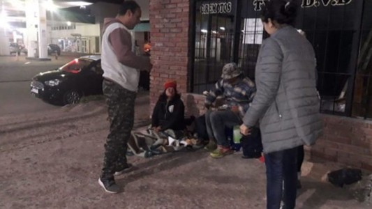 Actitud Solidaria: se acerca el frío y necesitan donaciones para seguir ayudando
