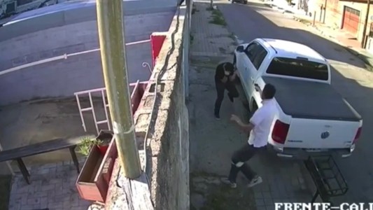 Video: le gatillaron en la cabeza para robarle pero no salió la bala