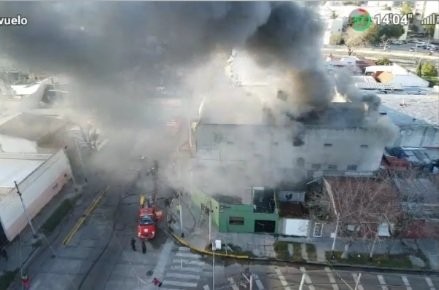 Se incendió de un depósito de artículos de limpieza en Villa Soldati: "Hay paredes con peligro de derrumbe"