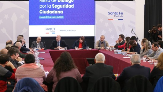 Reunión por seguridad en Rosario: expuso Brilloni y hubo intercambio con precandidatos