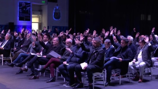 La AFA eliminó uno de los descensos de la Liga Profesional tras votar en asamblea extraordinaria