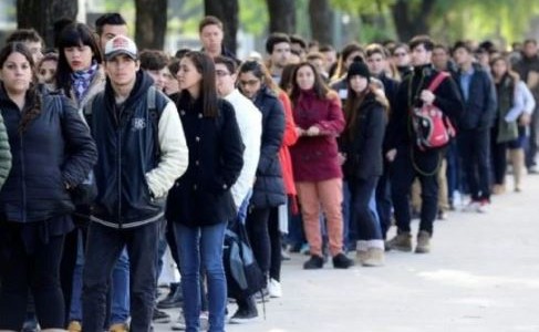 El desempleo es del 6,9% y hay un millón de desocupados