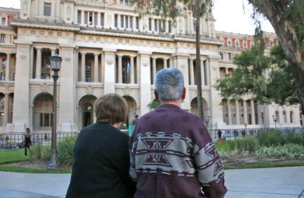 Juicios por reajuste: Un nuevo fallo de la Corte obliga a anses a pagar los gastos del juicio