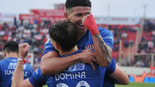 Unión goleó a Independiente en el 15 de Abril