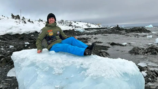 Tiene 17 años y terminará la escuela en la Antártida con -32°C